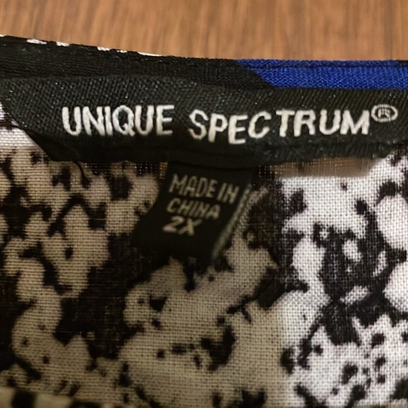 Unique Spectrum butterfly sleeve blouse - Picture 4 of 4